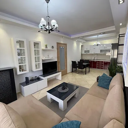 Charming 2 Bedroom In New Bazaar, Tirana