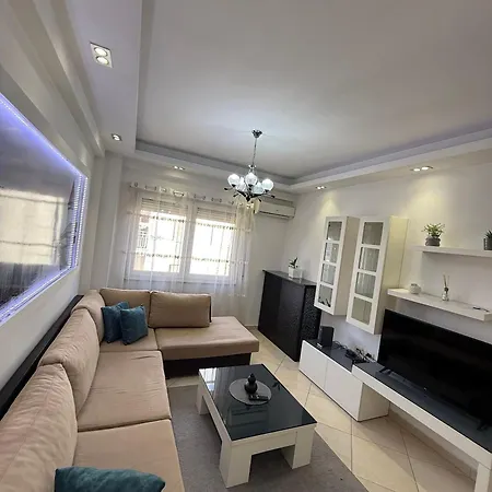 Apartment Charming 2 Bedroom In New Bazaar, *
